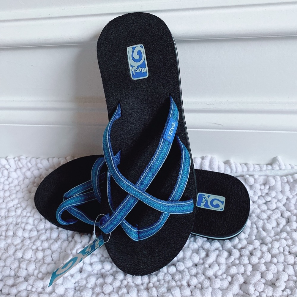 Last pair of Teva Women's Olowahu Flip-Flop (Pintado-Blue)
